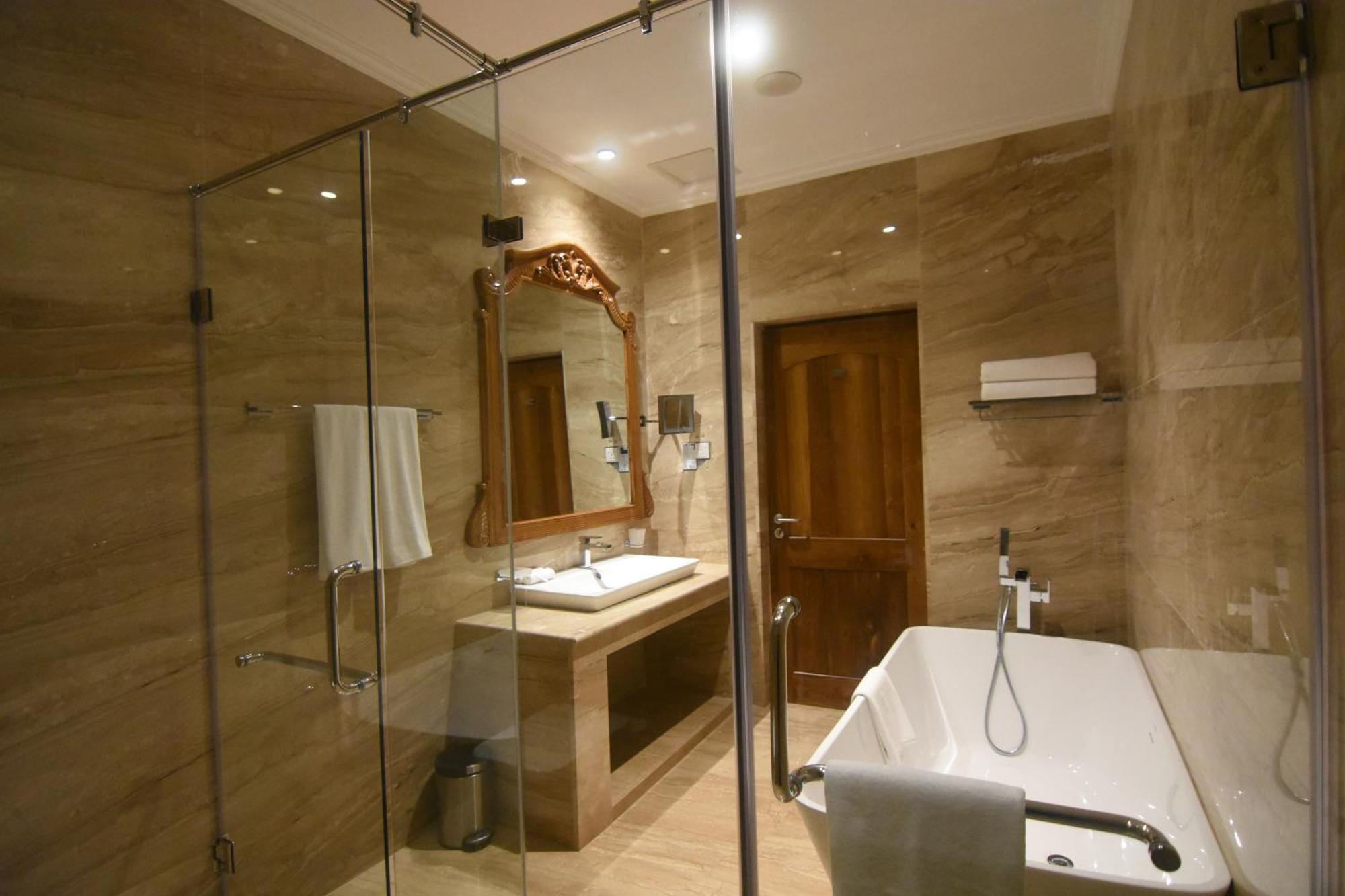 Hotel Araliya Red - Budget Friendly Hotel- Where Find Stunning 360 Panoramic View Of