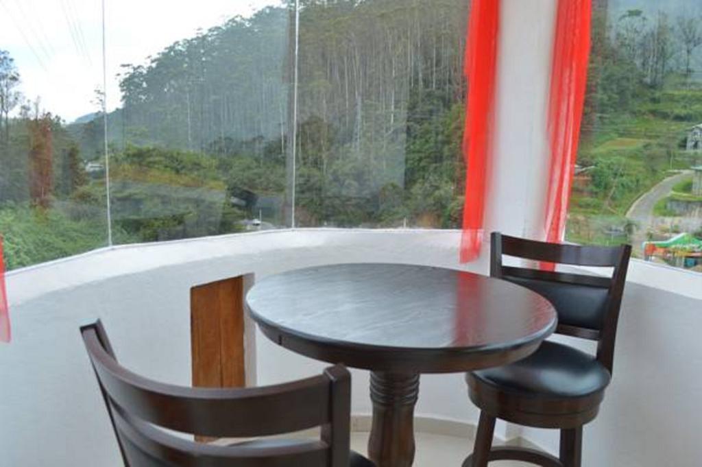 Yoho Toppass Breeze Guest house