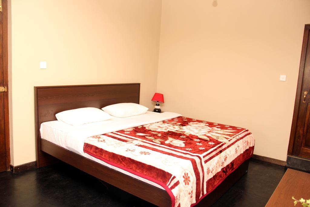 Perera * Nuwara Eliya