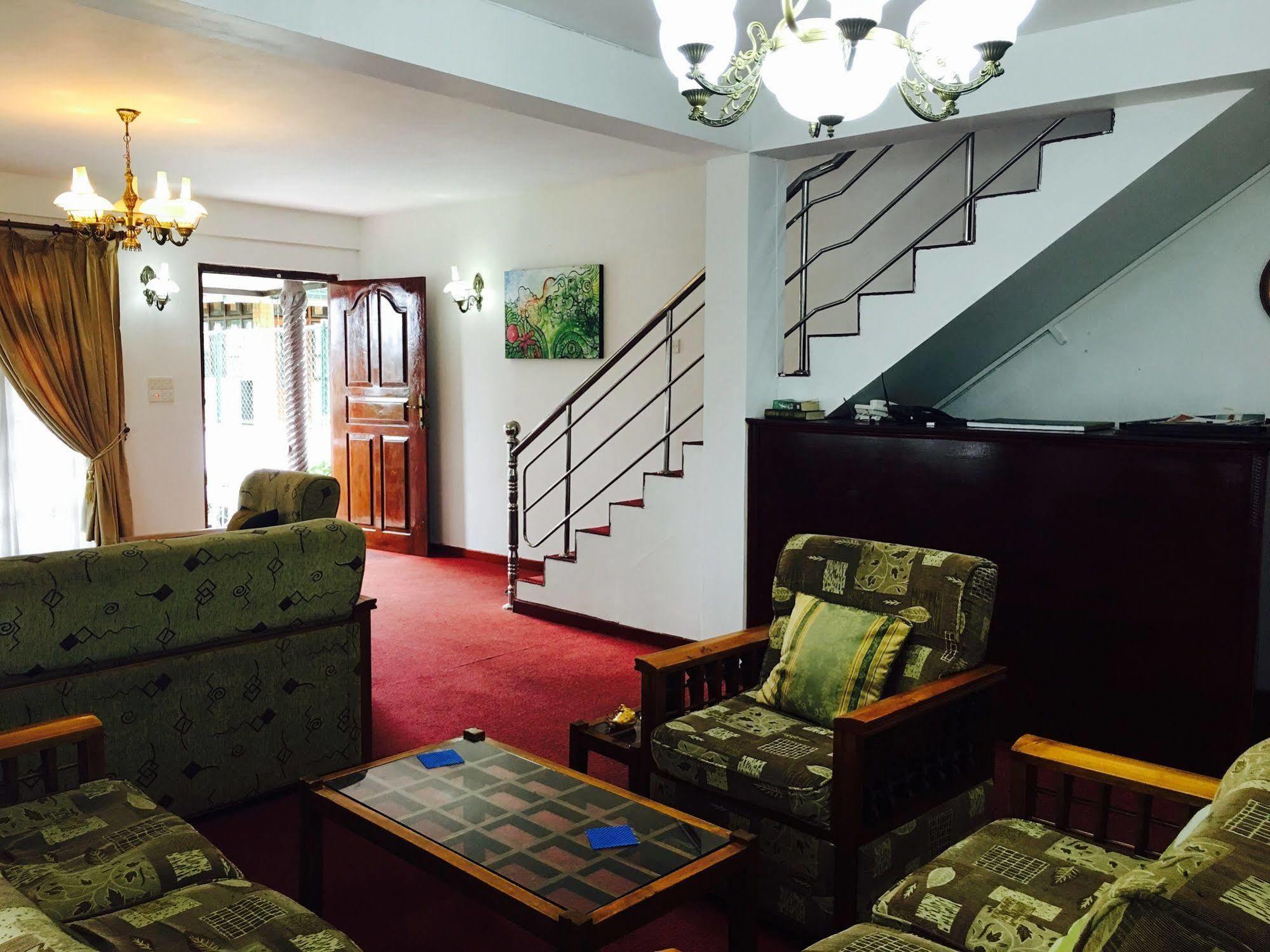 Royal Mount Hotel & Restaurant *