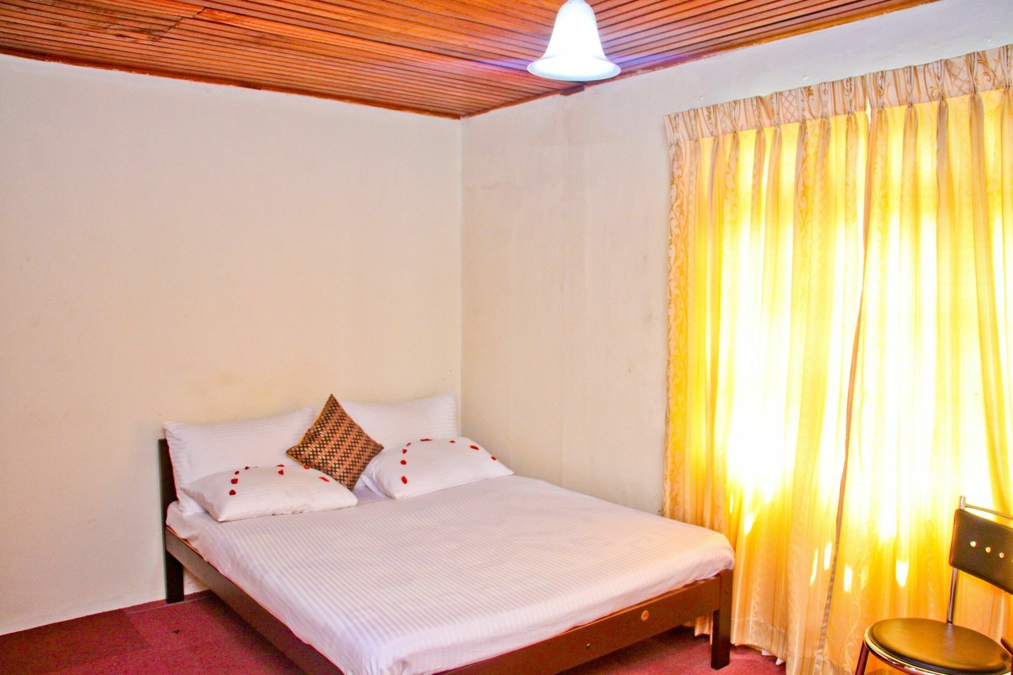 Chelthnam Hotel