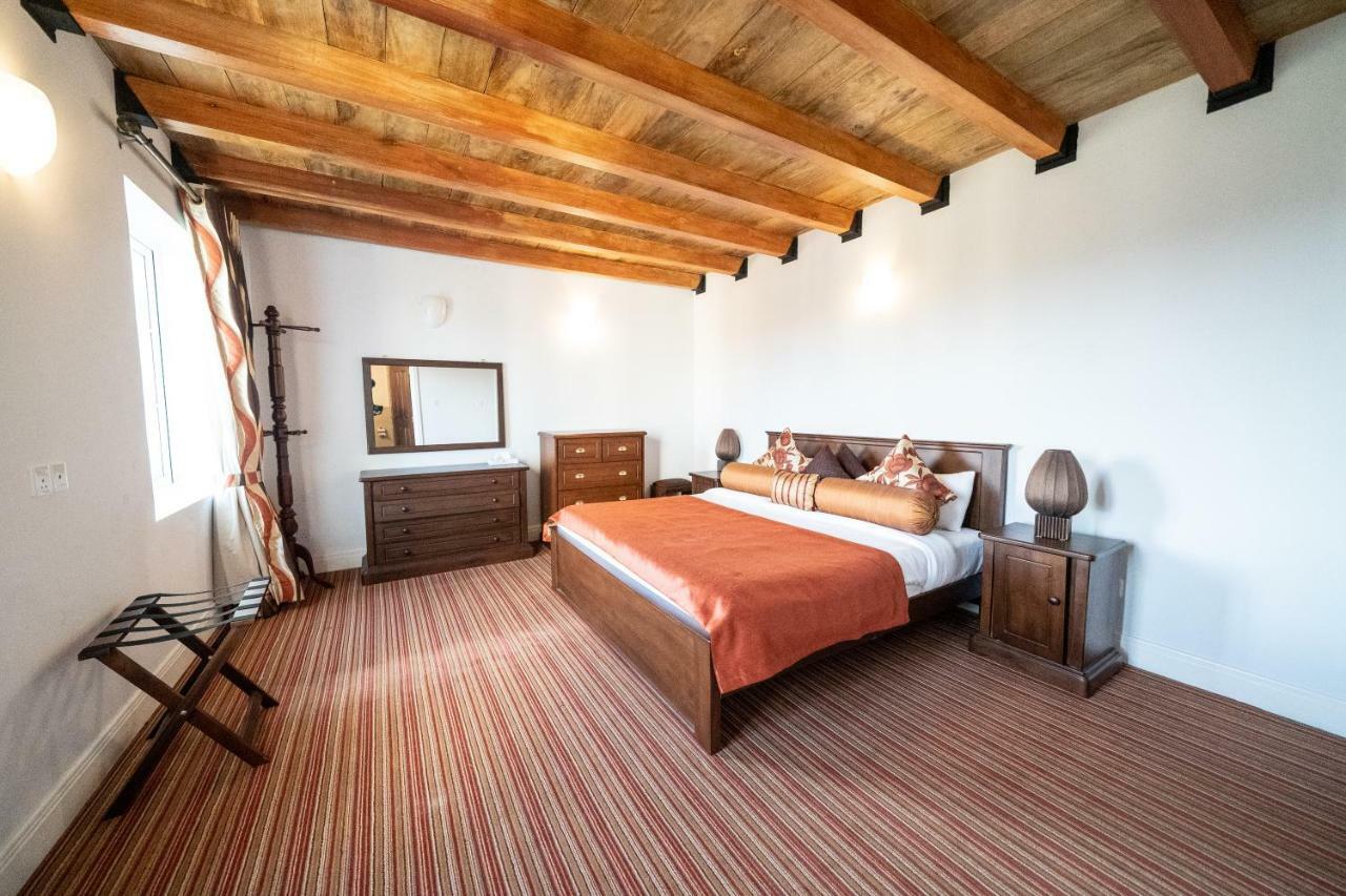 Tudor Barn 5*
