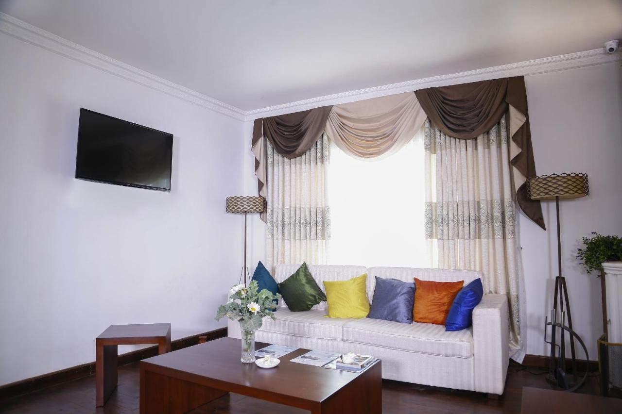 Hotel Blue Meadows Nuwaraeliya Nuwara Eliya