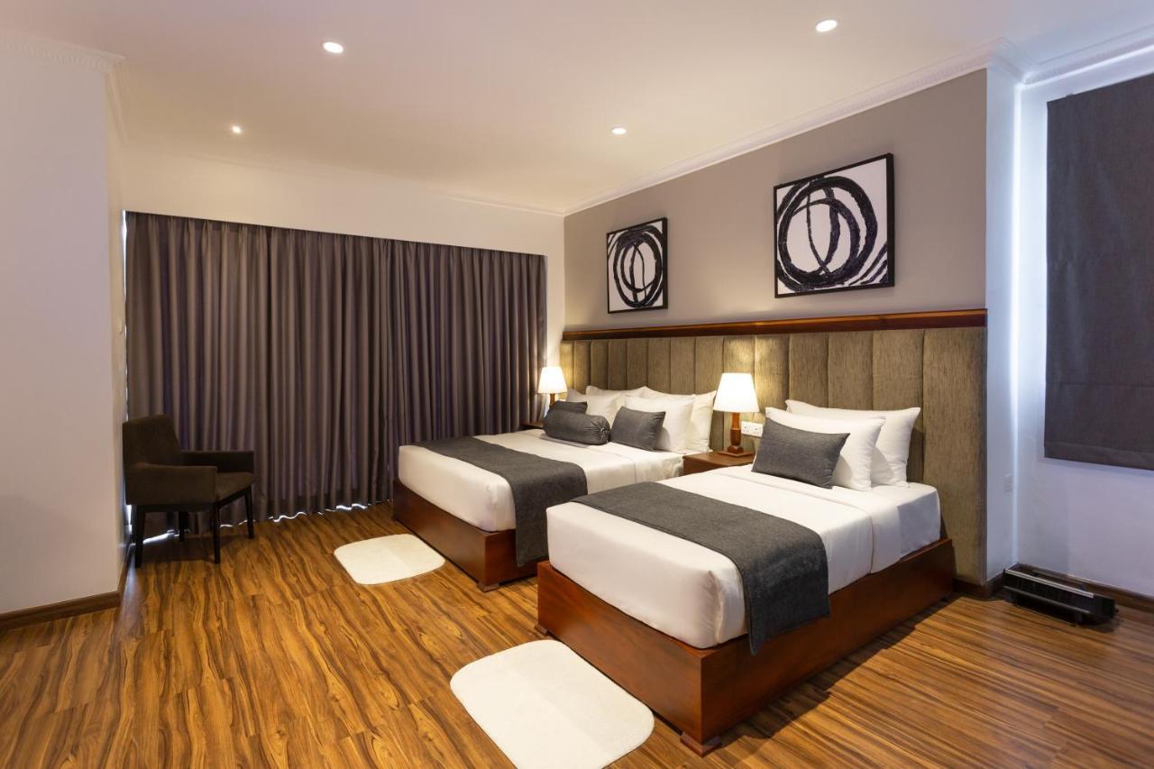 Grand Turf Hotel